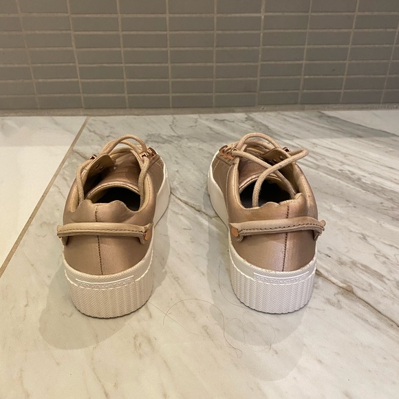 Kendall & Kylie Rose Gold Platform Sneakers. Size 5 - Picture 5 of 6